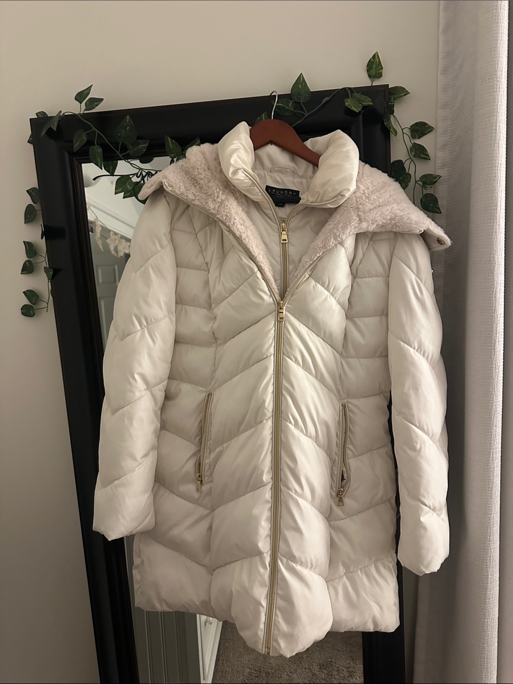 Laundry By Shelli Segal Cream Quilted Puffer Coat with Faux Fur Collar